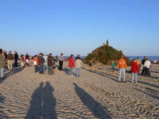vorbereitung_mittsommernachtsfeier_am_blavand_strand_june_2006_v02